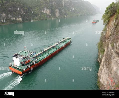 Les Trois Gorges de Yichang: Une symphonie géologique qui captive l'âme !